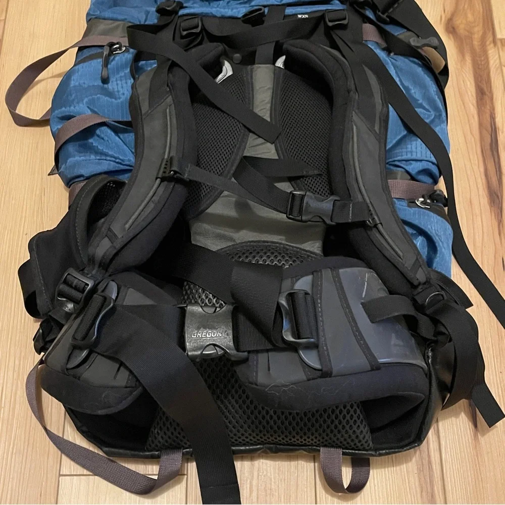 Gregory Deva 60 WXS Hiking Backpack Blue and Black